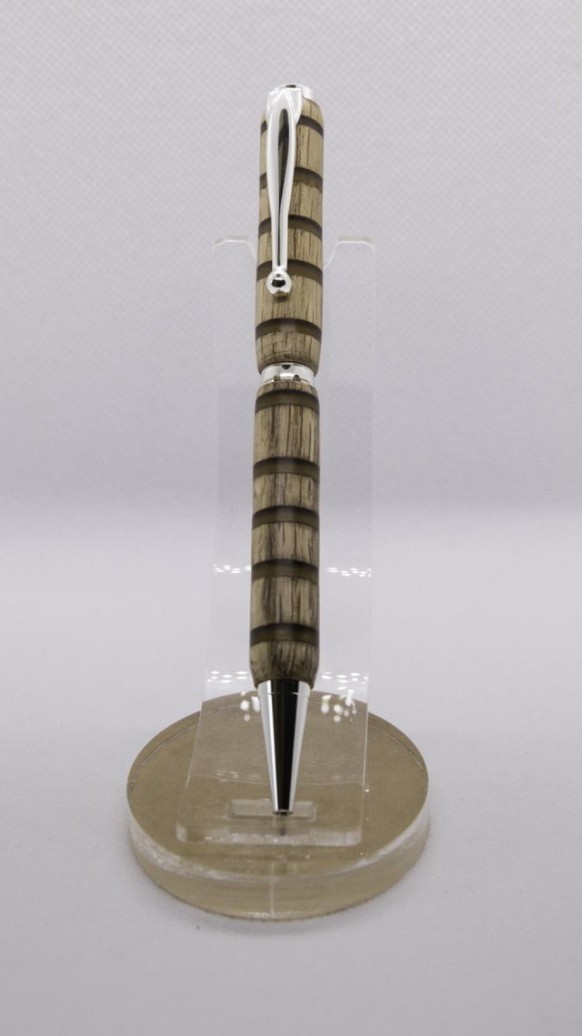 Stylo bille noir en Chêne et résine jaune