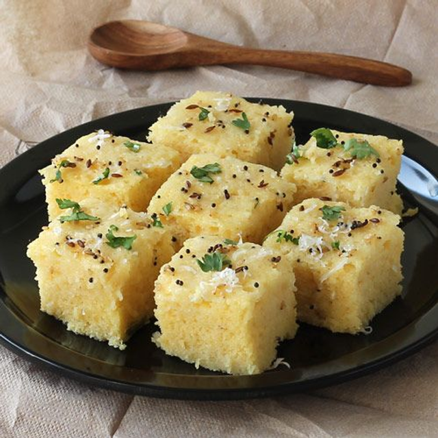 Khaman Dhokla (4–5 Pcs) – Soft &amp; Fluffy Gujarati Snack