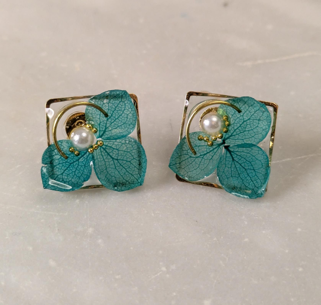 Pendientes de hortensias verdes azuladas