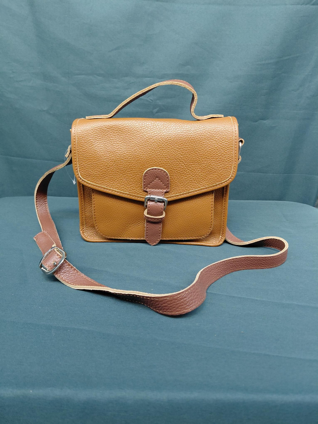 Petit sac en cuir couleur brun 