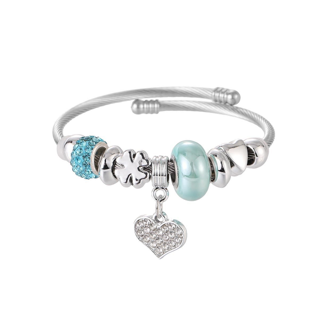 Pulseira Bracelete Rígida em Aço Inox com Berloques de Coração e Trevo - Ref. FP-62841