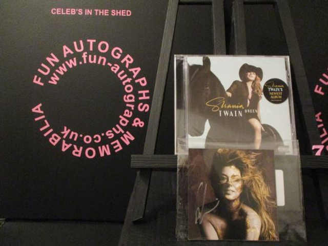 Shania Twain - 'Queen Of Me' Album + Authentic Autographed Album Art Card (7)