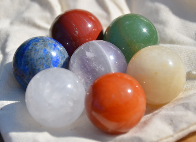 7 Sphères en pierres précieuses Feng Shui chakra