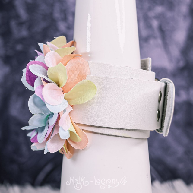 Bracelet Simili Cuir Blanc Spiked Flower