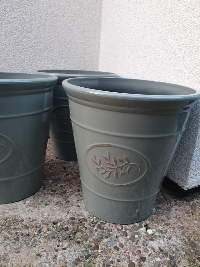 Medium Olive Hard Plastic Patio Planter - Grey