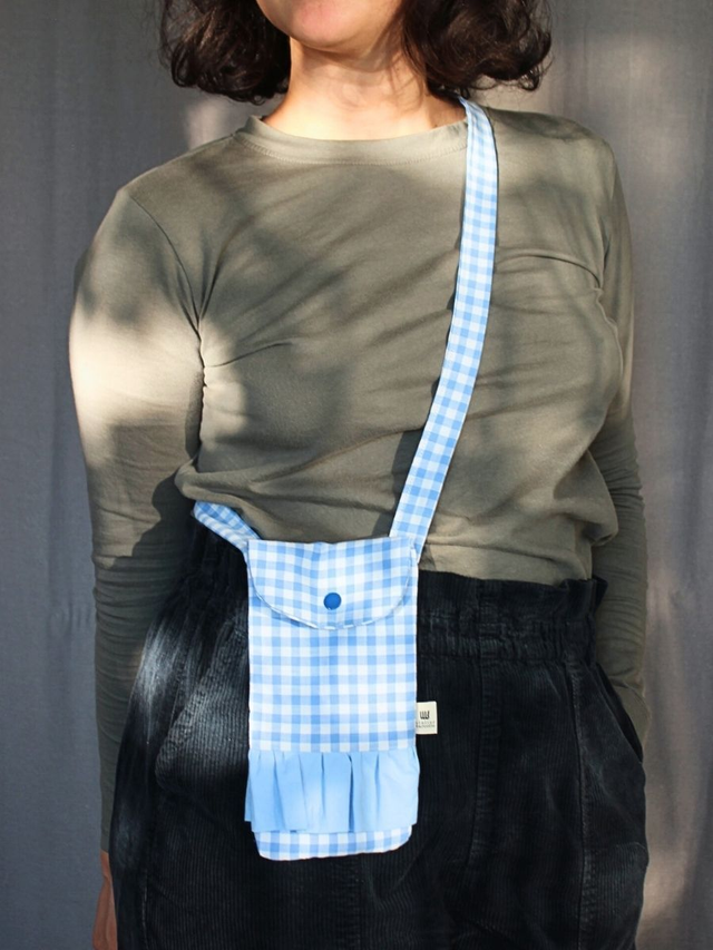 Pochette à sangle Prune  - 99% upcyclée, fabriquée en Occitanie