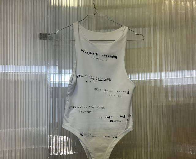 Body bianco con print fatto a mano 