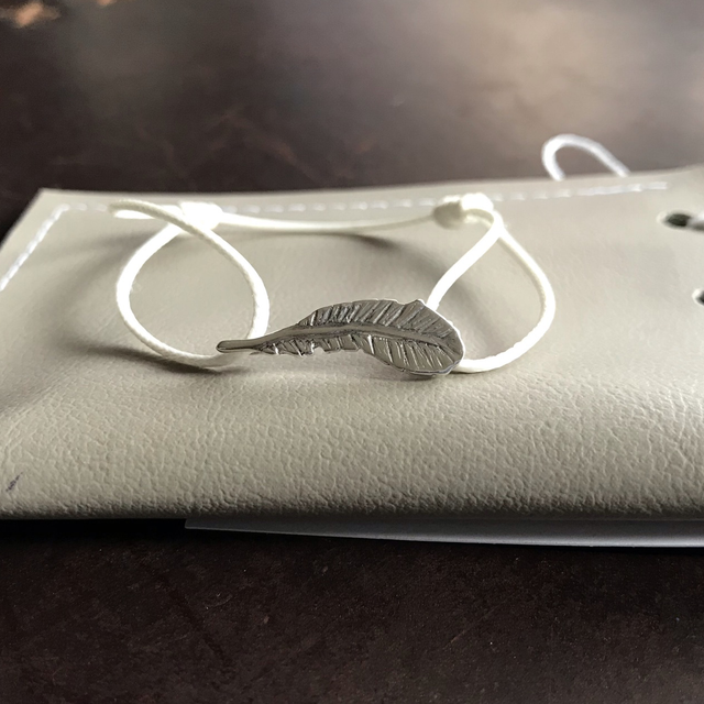 Bracelet Plume sur cordon blanc