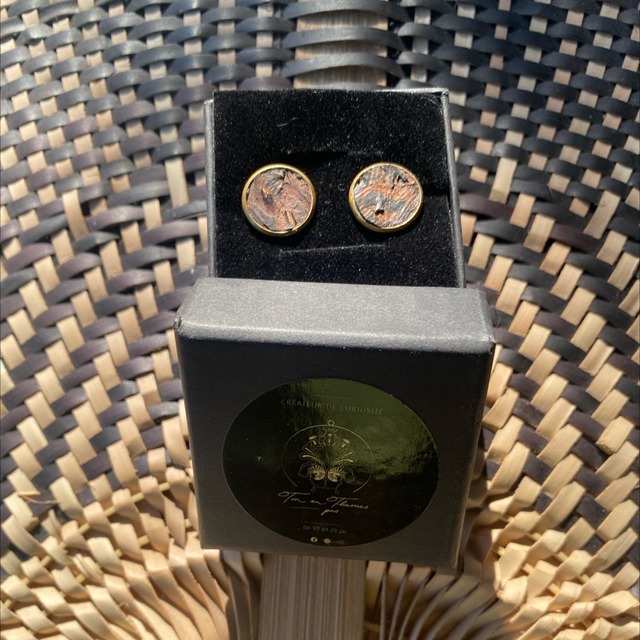 Puce à oreille, en bois de coco, fesses