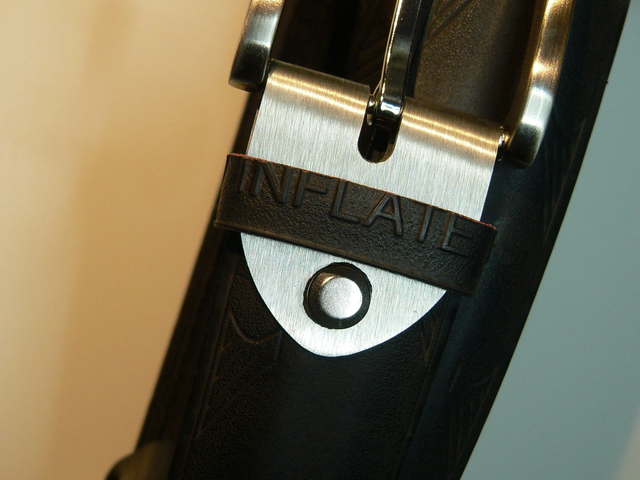 Pneu de course Continental noir relief, INFLATE