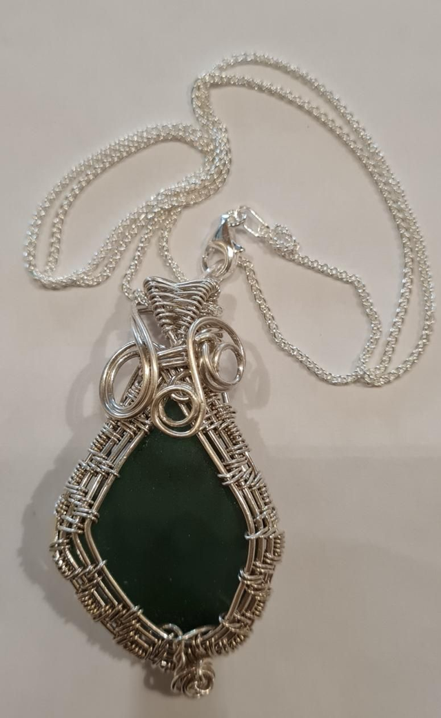 Green Diamond-shaped seaglass Necklace 