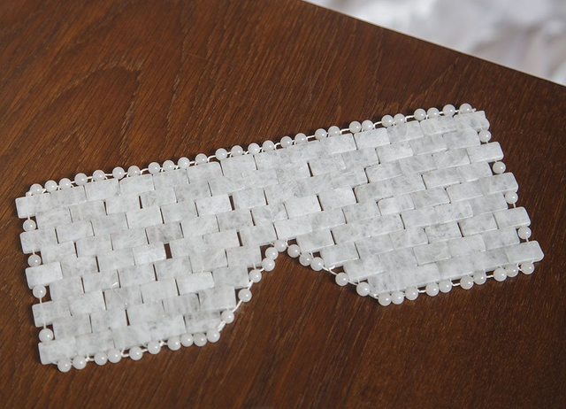 Edelsteinmaske weißer Quarz - Handanfertigung nach Bestellung