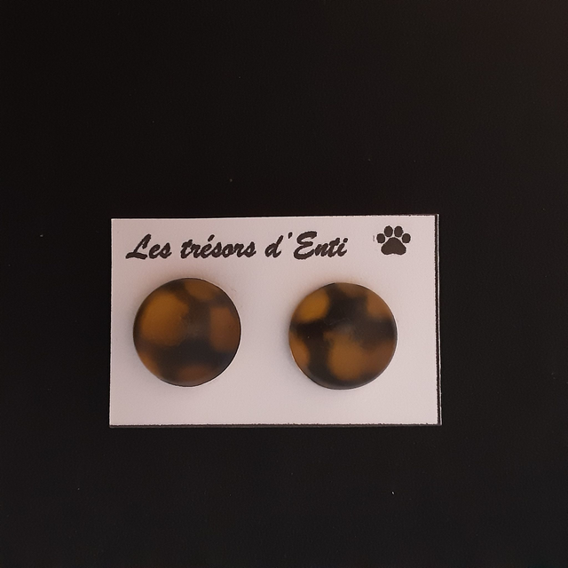 Boucle d’oreille  clou opalescent motif noir et cuivre