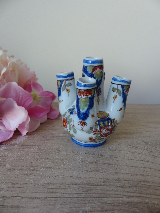 Ancien petit vase pique fleurs en faïence de Rouen peint main, vase miniature avec blason vieux Rouen vintage, petit vase décor floral bleu