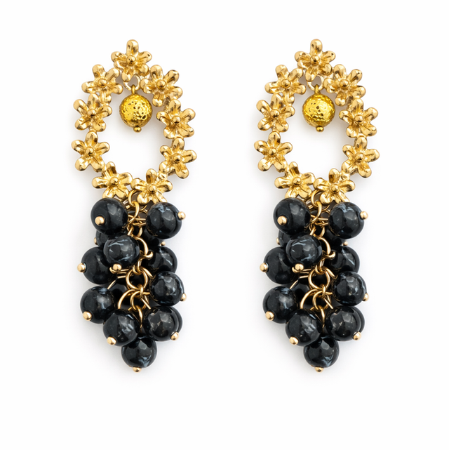 Pendientes artesanales dorados racimo negro 