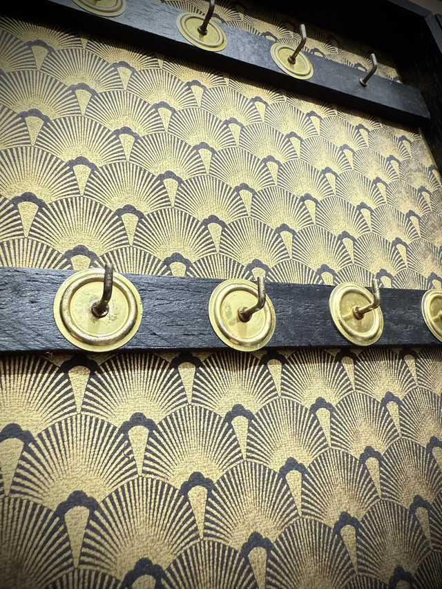 Ancienne boîte à clés, 22x27 cm