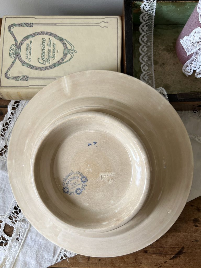 JARDINIERE - Plat piédouche de la manufacture Sarreguemines - Terre de Fer