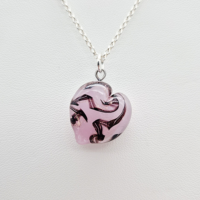 Pendentif Cœur rose avec fil noir