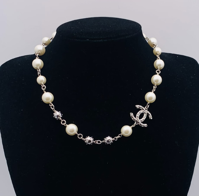 Colliers CH argent avec perles 