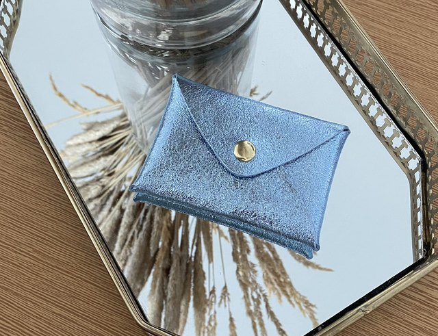 Petite pochette « MONEY » en cuir irisé bleu