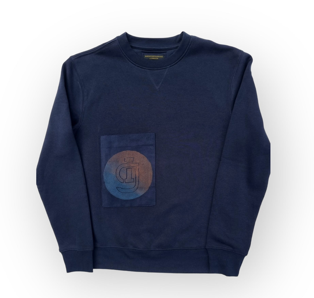 Sweatshirt with suedette front patch pocket featuring centered handprinted Muśe Logo