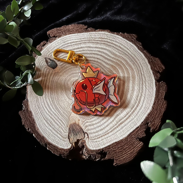 Llavero Pokemon // Magikarp - acrílico holográfico arcoiris