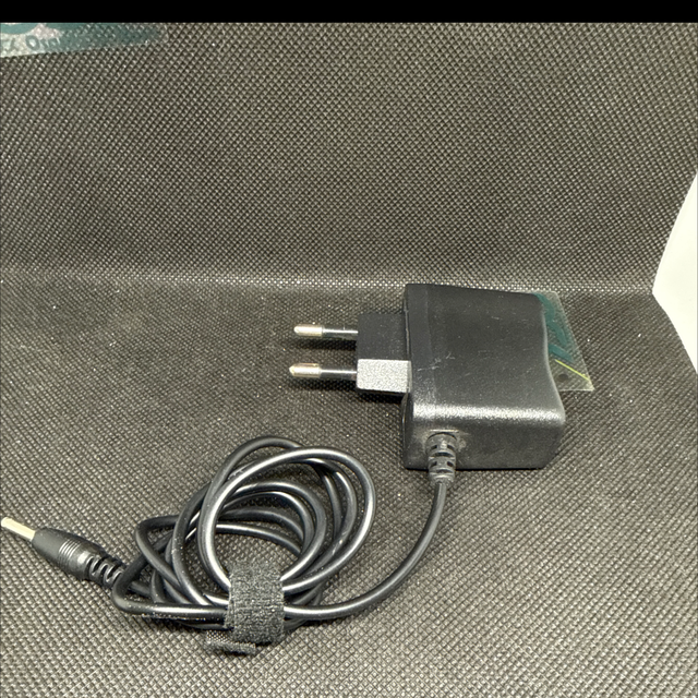 *0520-Universelles Netzteil / Ladegerät mit Hohlstecker – Schwarz