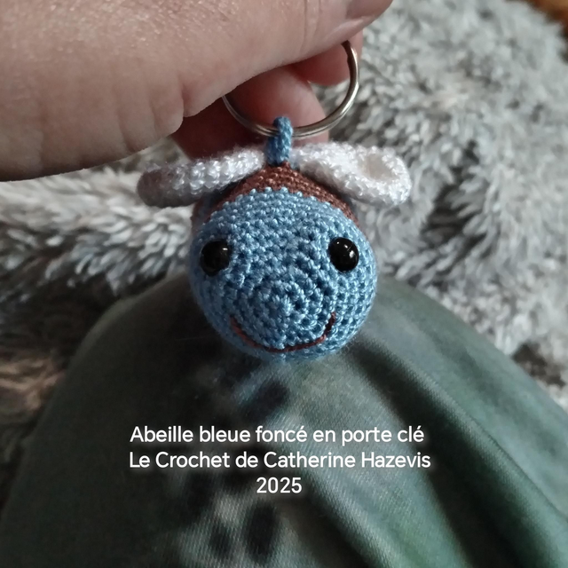 2025 Abeille bleue foncé en porte clé 