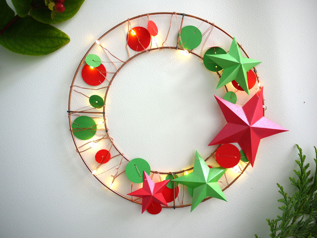 Holly - DIY Illuminated Wreath kit