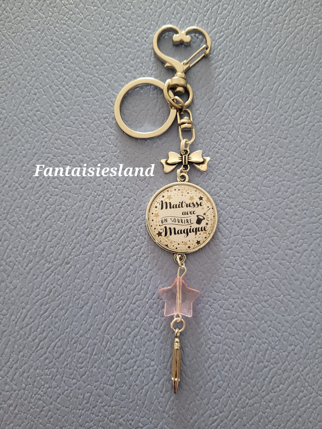 Accroche-clés Maîtresse au sourire magique - choisissez votre modèle