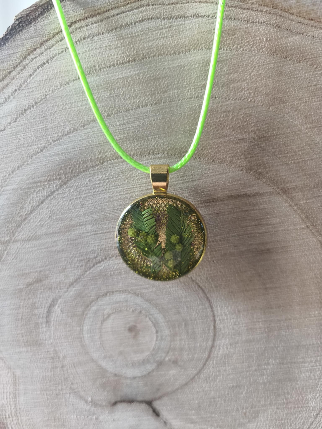 Collier RM16 Rond Résine 