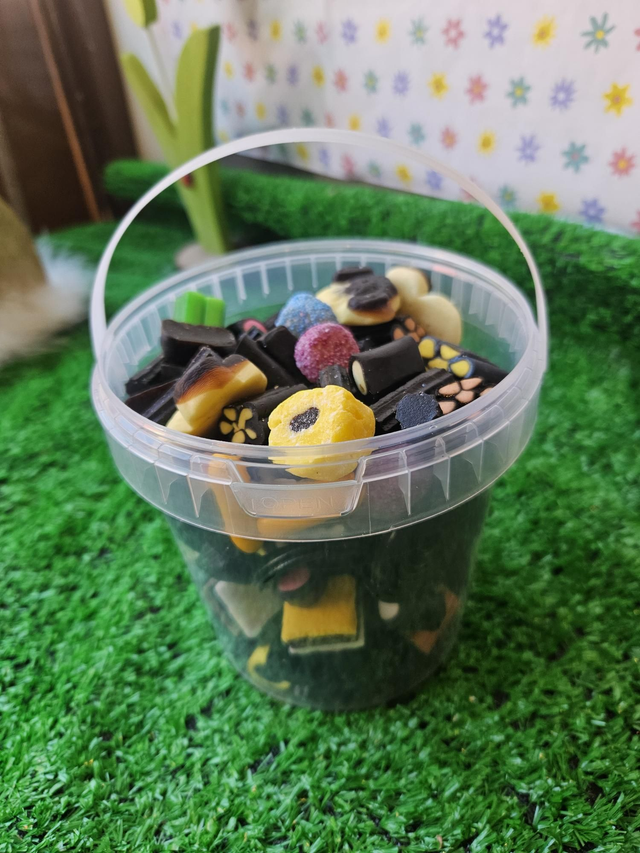 800g Liquorice Bucket