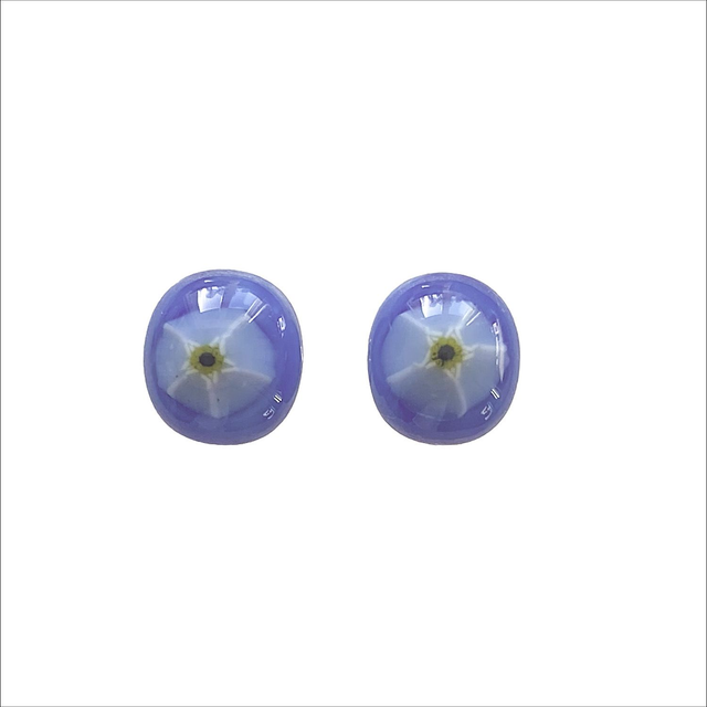 Stud earrings in fused glass in a medium sky blue background with a pale blue forget-me-not flower (Ref ESS6)