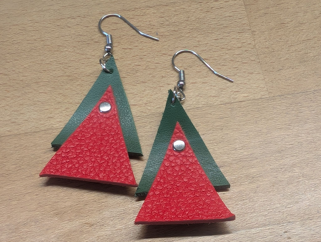 Boucles d&#039;oreille en cuir.