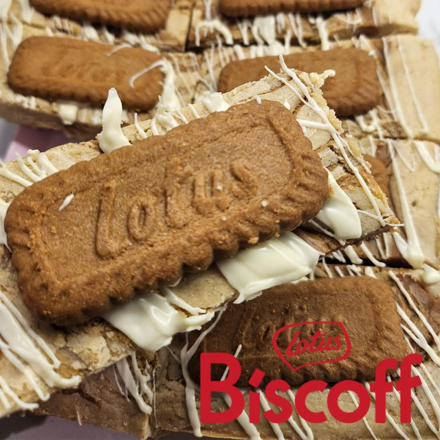 Biscoff Blondie Slice