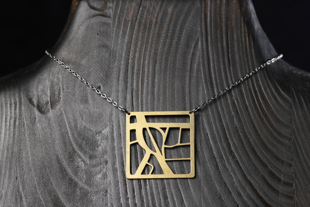 Strasbourg - Place de l&#039;Homme de Fer | Collier Géométrique| Laiton | Dédale