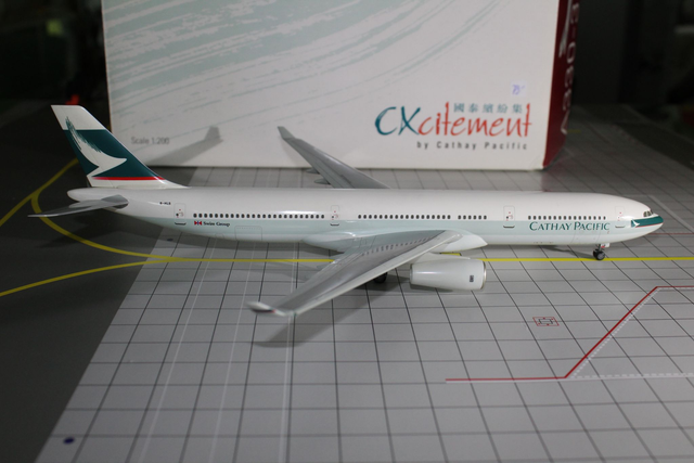 Cathay Pacific A330-300 (B-HLS), 1:200, Herpa