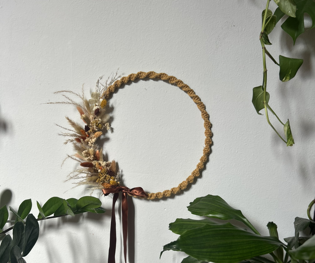 Grande couronne macramé et fleurs séchées 