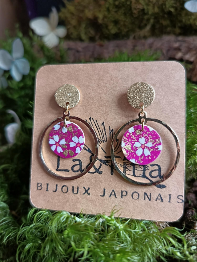 Boucles d'oreilles - puces - papier washi - Sakura - fleurs de cerisier - cercle martelé - La&Titia