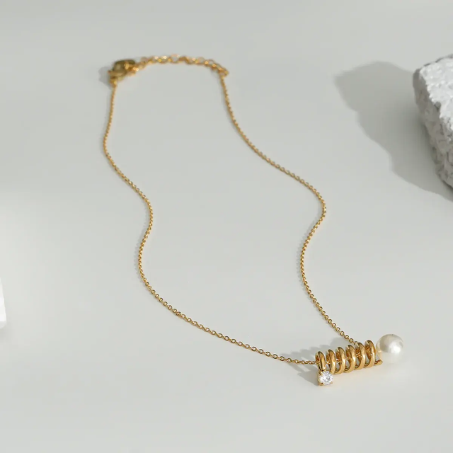 Collier Doré Bobine Spirale Avec Perle Et Strass