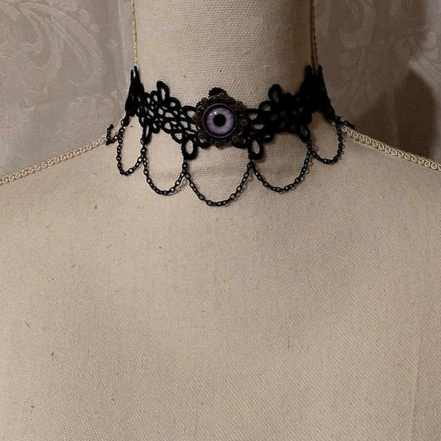 Ras-de-cou dentelle et breloque 