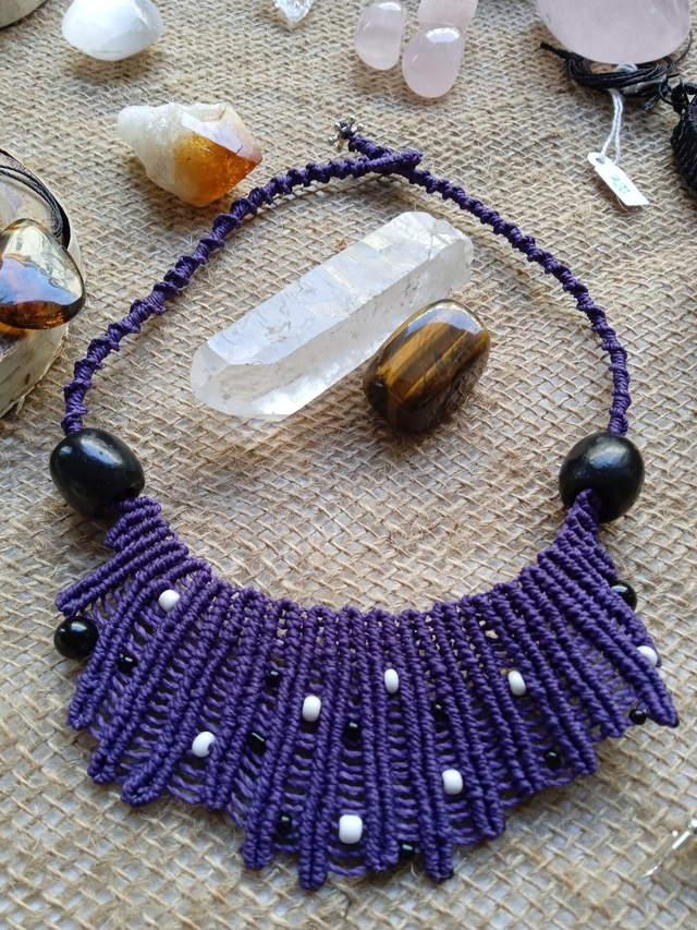 Collana Tibetana con perline di onice e legno.