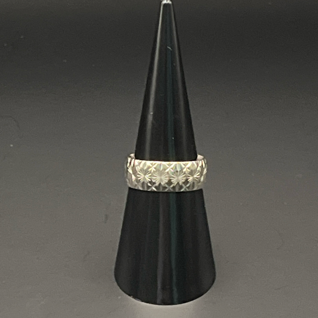 9ct White Gold Floral Engraved Band - Size N