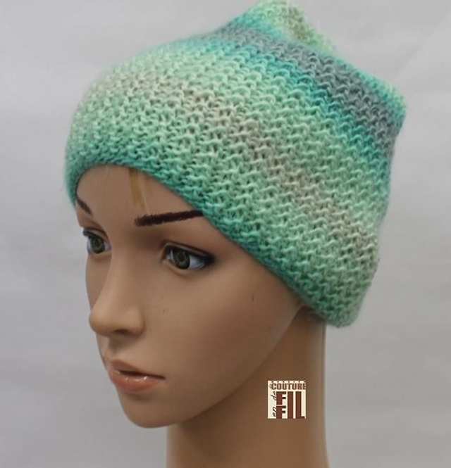 bonnet vert d'eau rayée gris clair