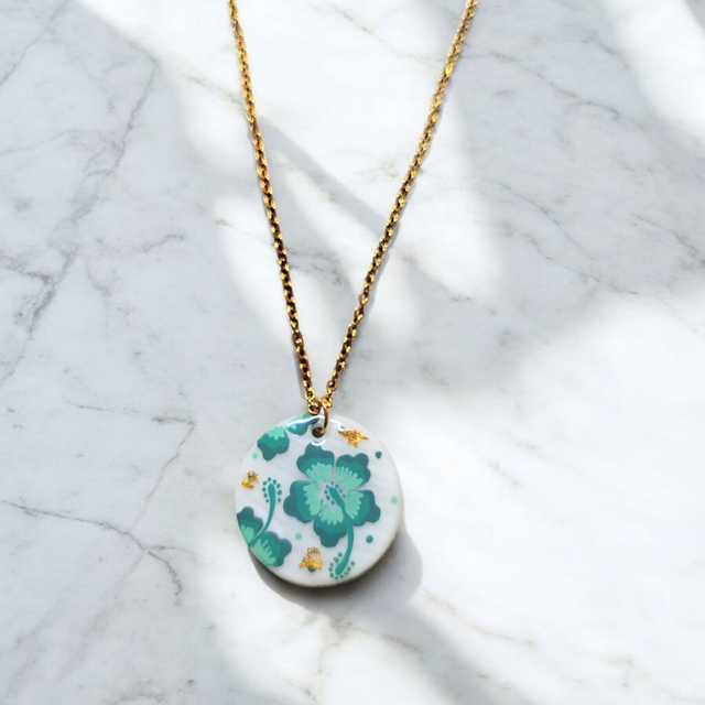 Collier dessiné Flora acier inoxydable bleu turquoise nacre