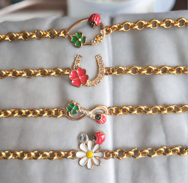 Bracelet Chaîne Acier Inoxydable & Breloques Dorées