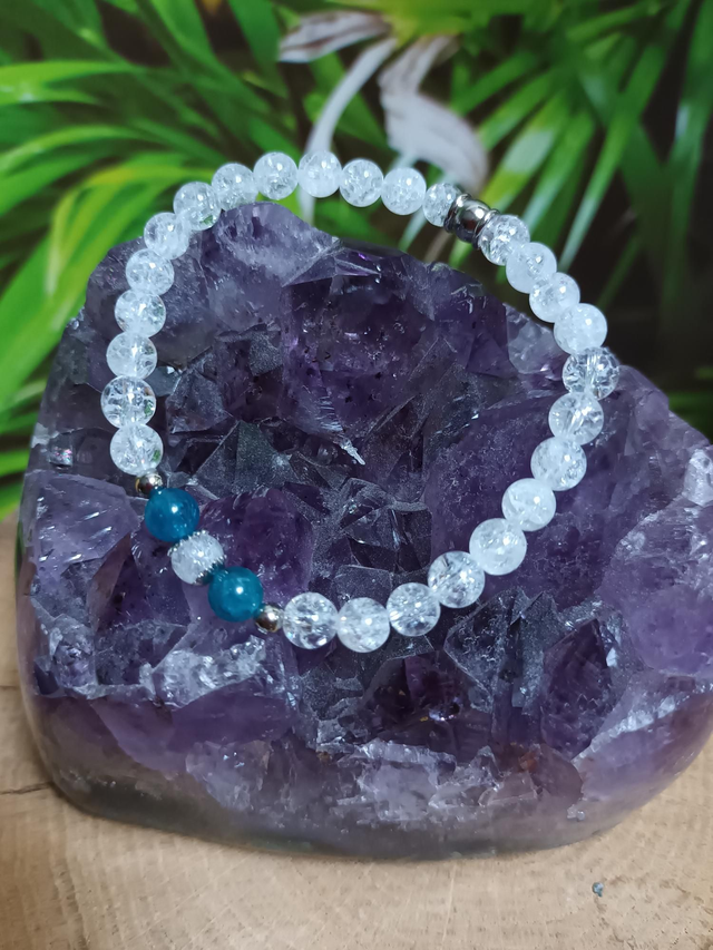 Bracelet en cristal de roche et apatite bleue