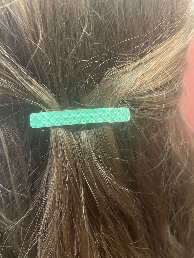 Petite Barrette en Papier Japonais – Élégance et Lumière