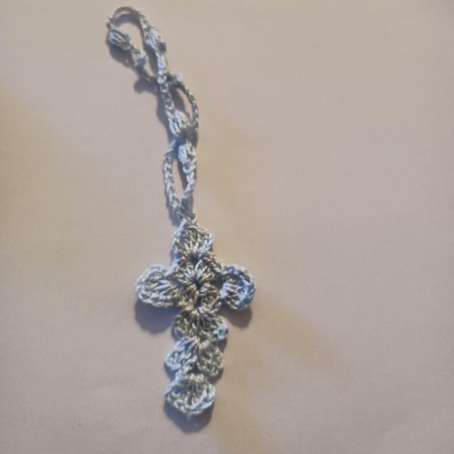 Chapelet fait au crochet bleu ciel 