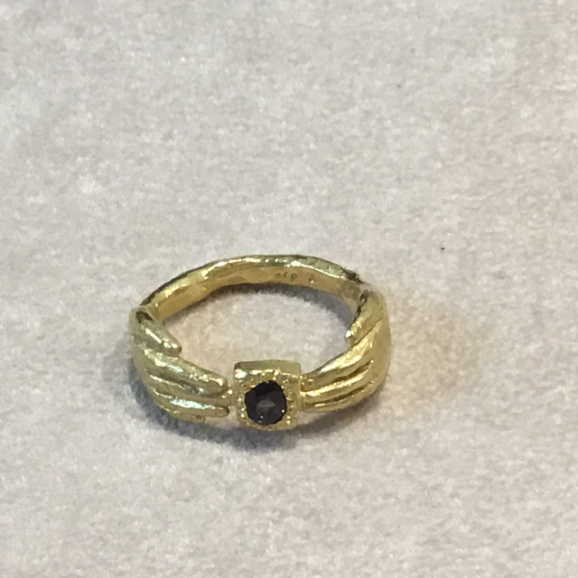 Hug ring with Spinel 